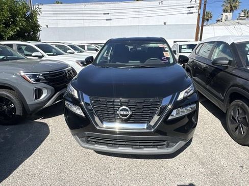 Used 2023 Nissan Rogue SV FWD image 2