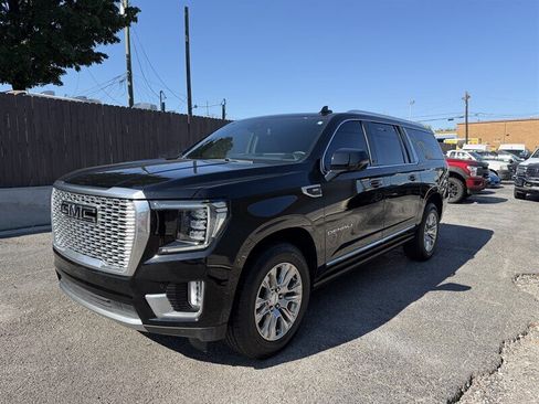 Used 2023 GMC Yukon XL Denali image 5