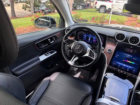 Used 2024 Mercedes-Benz GLC 300 image 24