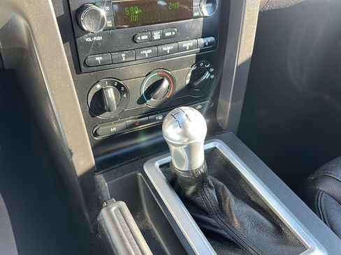 Used 2009 Ford Mustang GT Premium image 27