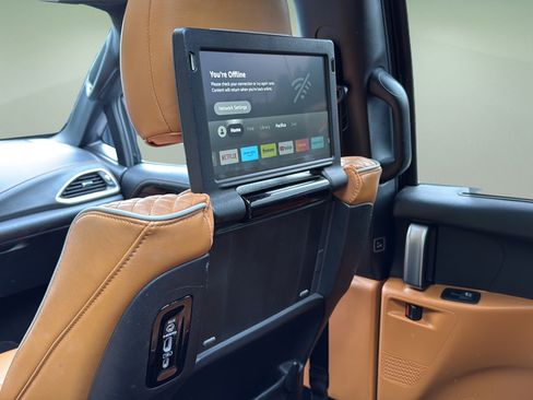 Used 2023 Chrysler Pacifica Pinnacle FWD image 17