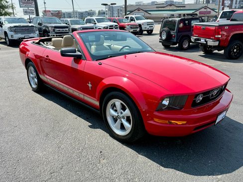 Used 2008 Ford Mustang Convertible RWD image 15