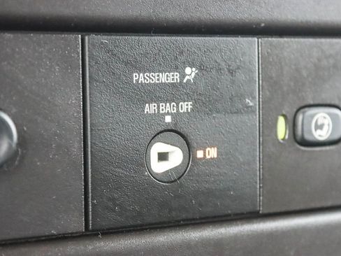 Used 2022 Chevrolet Express 3500 w/ Driver Convenience Package image 23