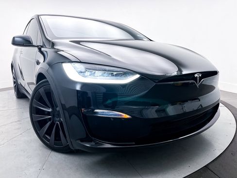 Used 2022 Tesla Model X Plaid image 3