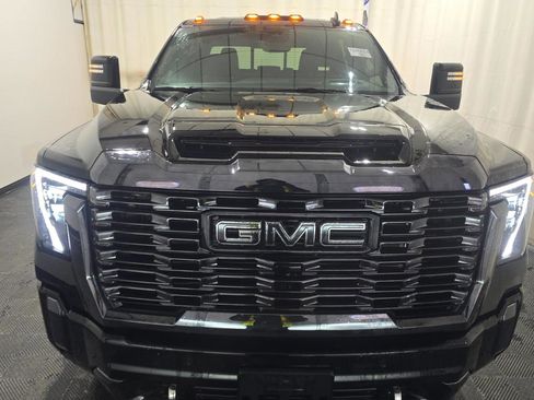 Used 2024 GMC Sierra 2500 Denali Ultimate image 2