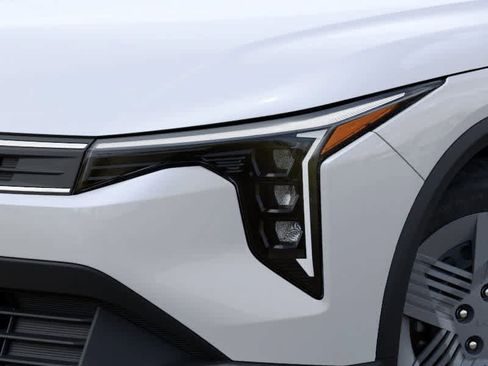 New 2025 Kia K4 LX FWD image 10