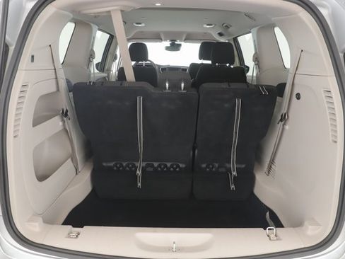 Used 2024 Chrysler Voyager LX image 29