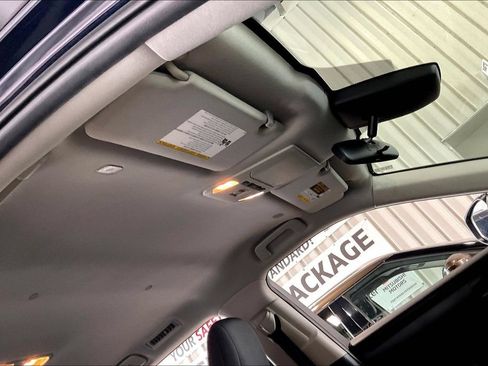 Used 2025 Toyota Highlander LE FWD image 13