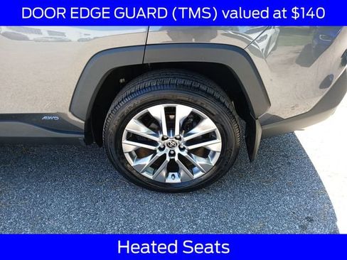 Used 2022 Toyota RAV4 XLE Premium AWD/4WD image 5