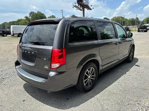 Used 2017 Dodge Grand Caravan SXT FWD image 4