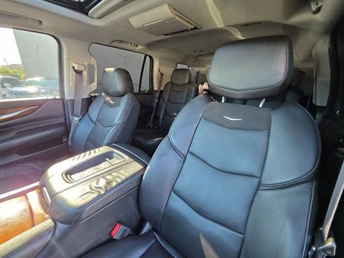 Used 2017 Cadillac Escalade Luxury image 19