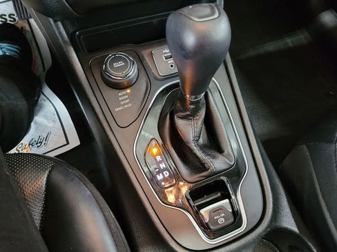 Used 2019 Jeep Cherokee Limited w/ Luxury Group image 43