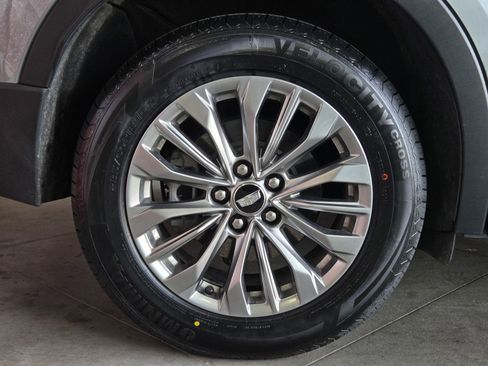 Used 2024 Cadillac XT4 Premium Luxury image 5