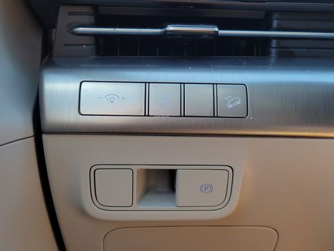 Used 2025 Hyundai Kona SEL FWD image 27