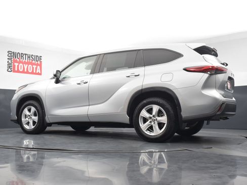 Used 2023 Toyota Highlander LE AWD/4WD image 28