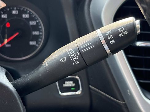 Used 2023 GMC Acadia SLT FWD image 20