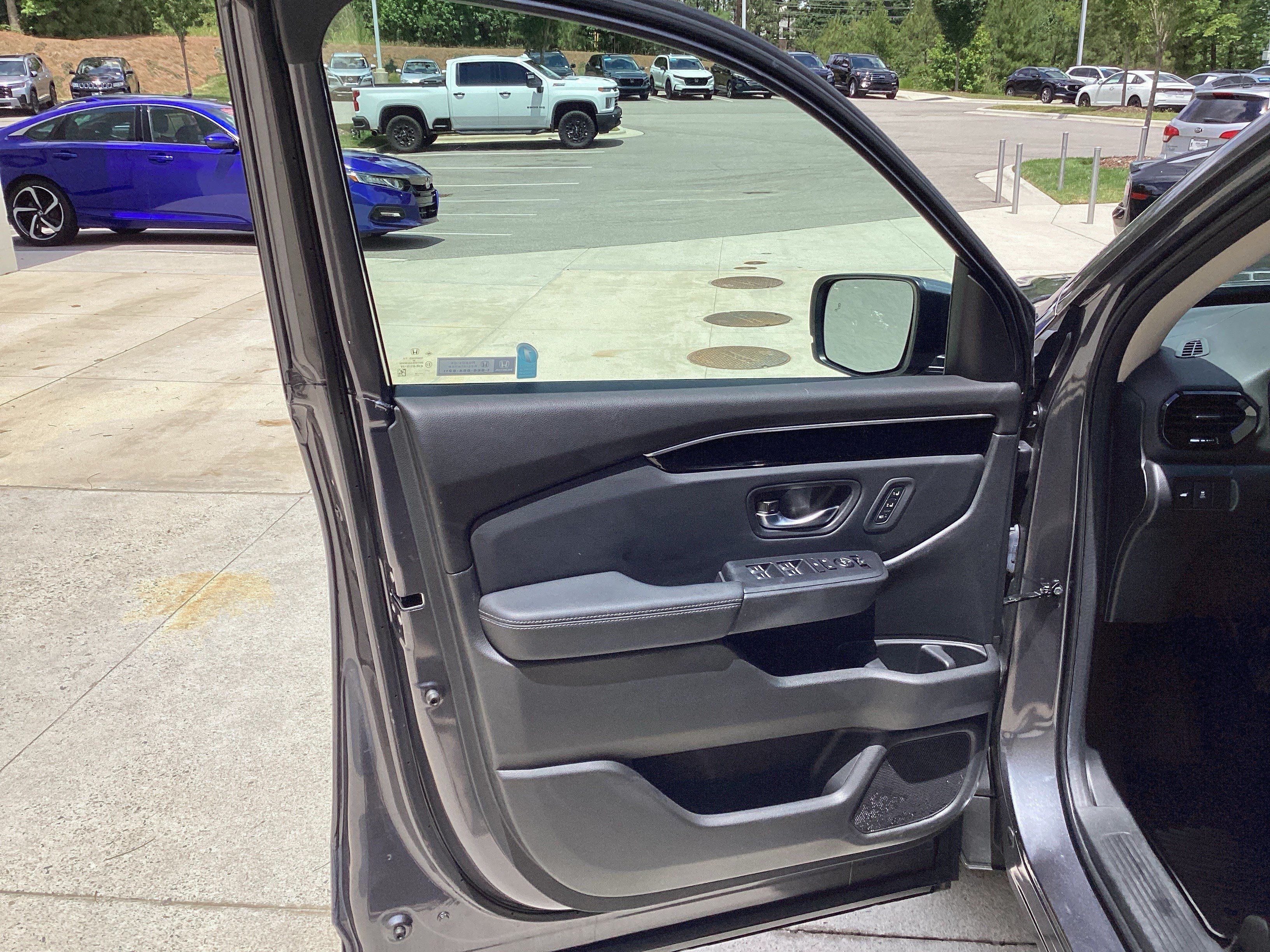 Used 2025 Honda Pilot EX-L image 13