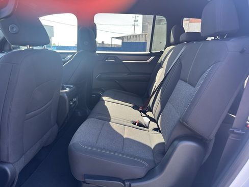 Used 2025 GMC Acadia Elevation image 15