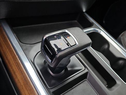 Used 2022 Chevrolet Silverado 1500 High Country w/ High Country Premium Package AWD/4WD image 17