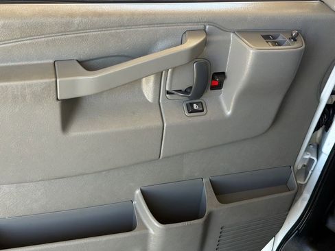 Used 2022 GMC Savana 2500 w/ Driver Convenience Package image 3