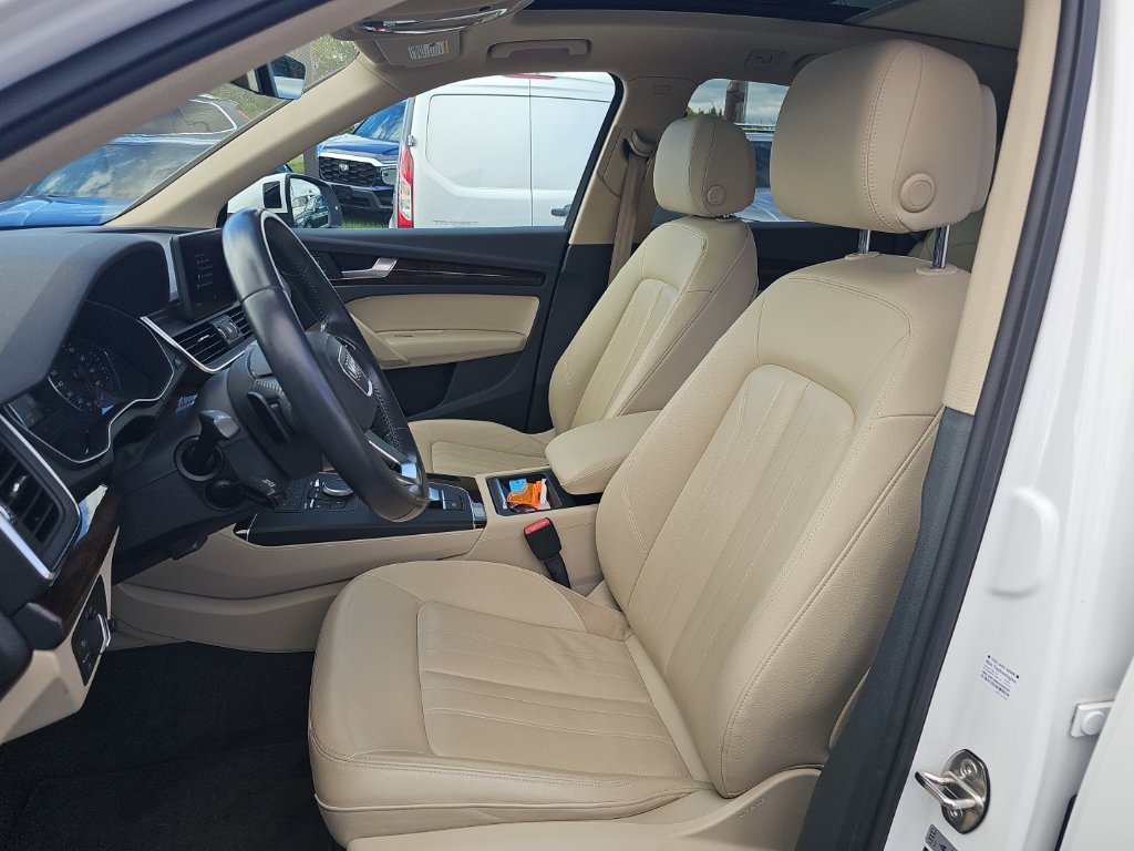 Used 2019 Audi Q5 2.0T Premium w/ Convenience Package AWD/4WD image 3