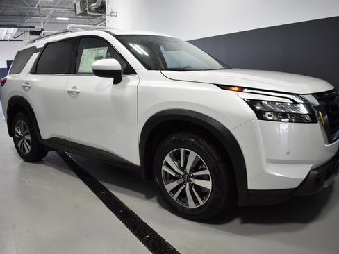 New 2025 Nissan Pathfinder SL image 7