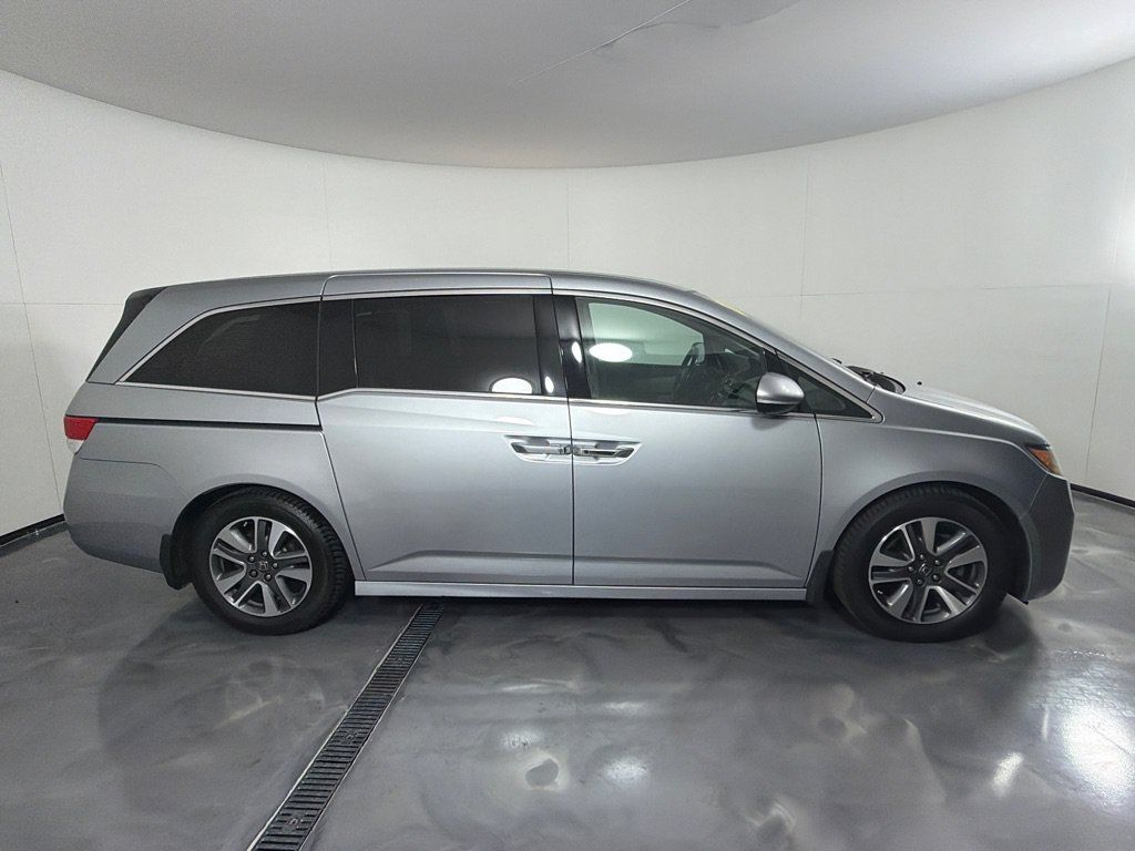 Used 2016 Honda Odyssey Touring Elite image 4