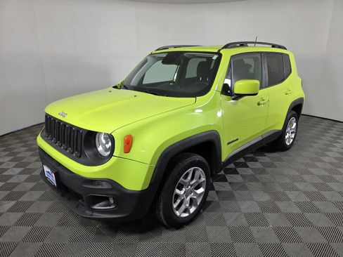 Used 2018 Jeep Renegade Latitude w/ Cold Weather Group image 1