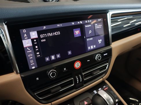 Certified 2026 Porsche Macan AWD/4WD image 20
