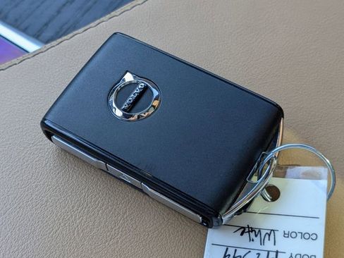 Certified 2023 Volvo XC90 B6 Ultimate w/ Protection Package Premier image 37