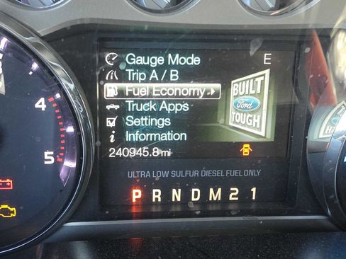 Used 2011 Ford F350 Lariat w/ Lariat Interior Pkg image 12