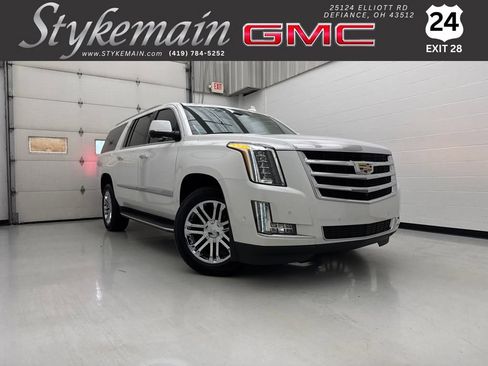 Used 2020 Cadillac Escalade ESV 4WD image 1