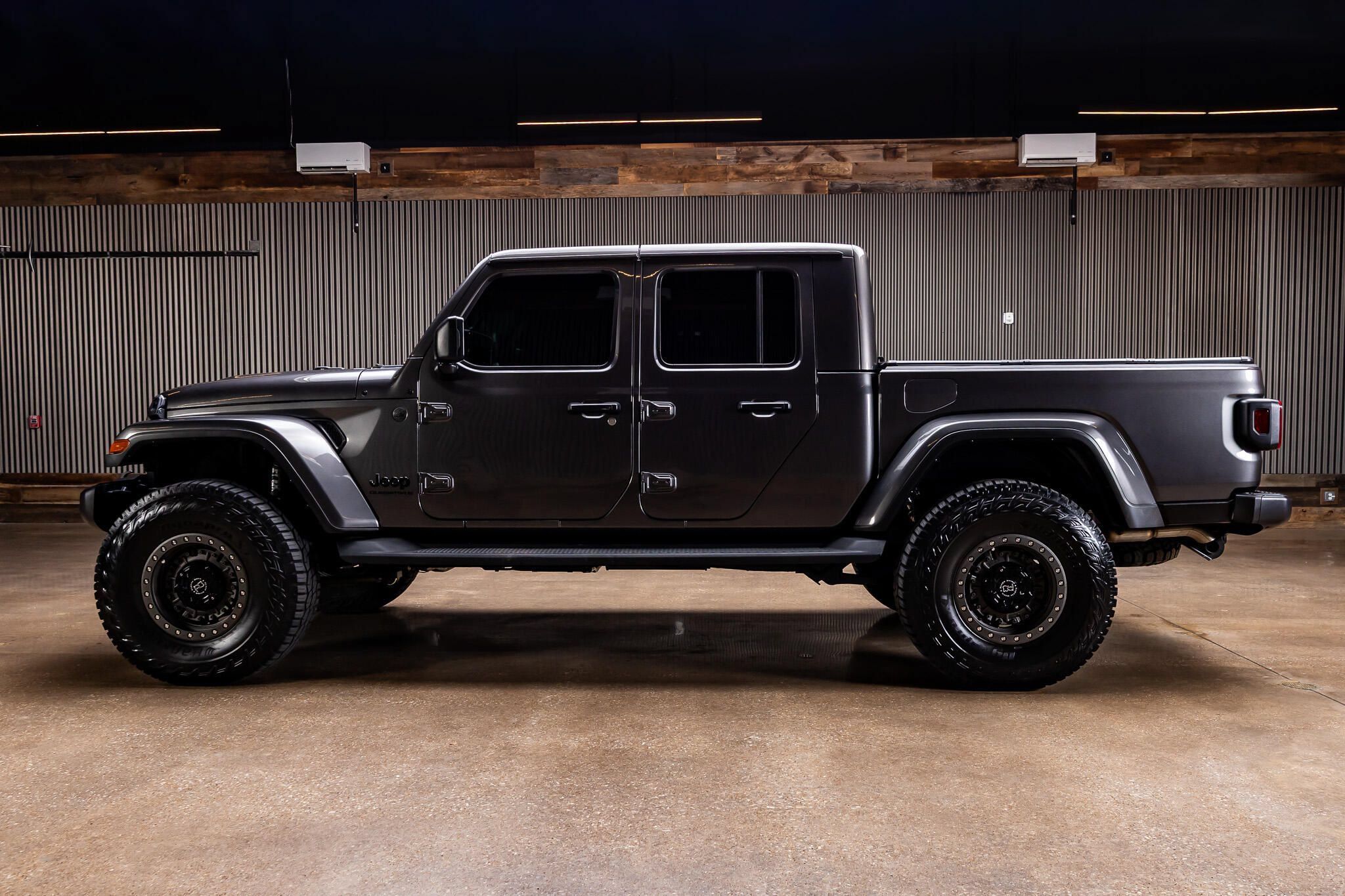 Used 2025 Jeep Gladiator Sport AWD/4WD image 5