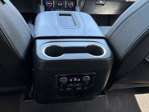 Used 2024 Chevrolet Suburban High Country image 20