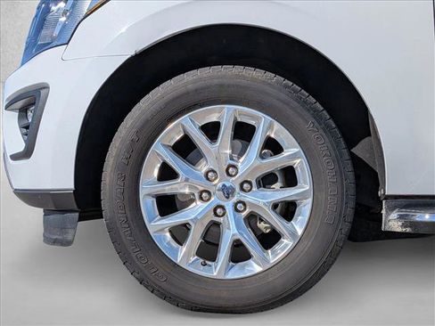 Used 2021 Ford Expedition XLT image 24