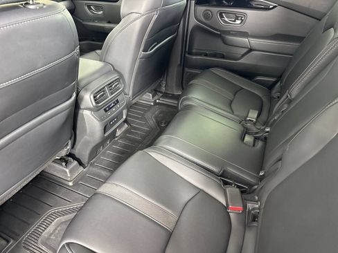Used 2025 Honda Pilot EX-L image 12