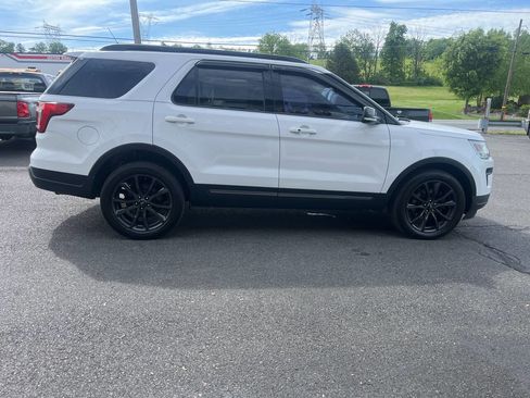 Used 2019 Ford Explorer XLT w/ Equipment Group 202A AWD/4WD image 5