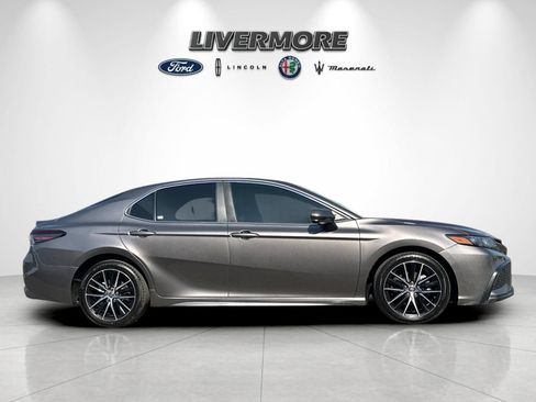 Used 2021 Toyota Camry SE FWD image 2