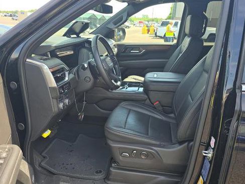 Used 2025 GMC Yukon Denali AWD/4WD image 4