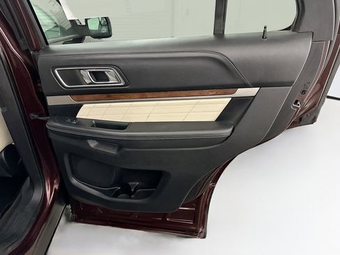 Used 2018 Ford Explorer Platinum image 33