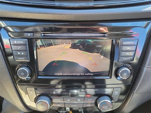 Used 2020 Nissan Rogue SV image 32