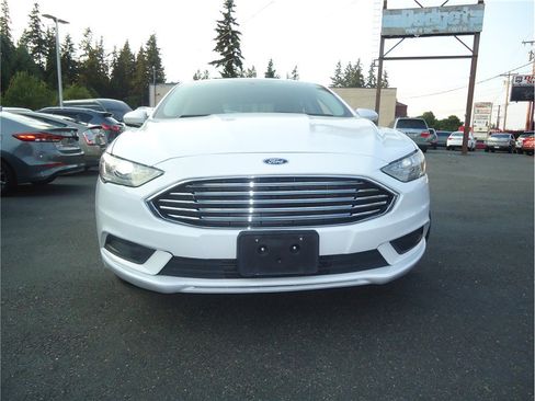 Used 2018 Ford Fusion SE FWD image 3