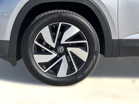 Used 2025 Volkswagen Atlas SE AWD/4WD image 11