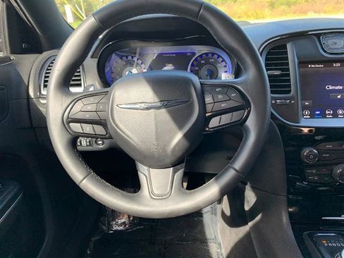 Used 2018 Chrysler 300 S image 23