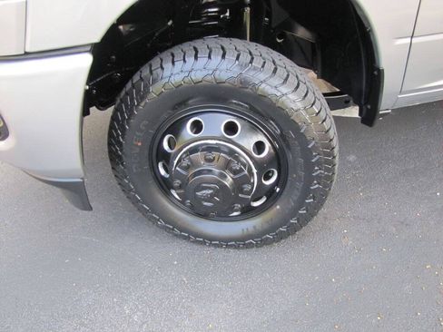 Used 2024 RAM 3500 Big Horn w/ Night Edition AWD/4WD image 31