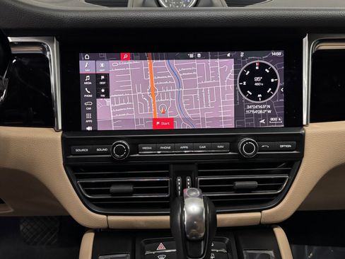 Used 2019 Porsche Macan image 32