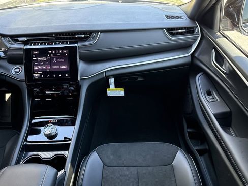 New 2025 Jeep Grand Cherokee Altitude AWD/4WD image 17
