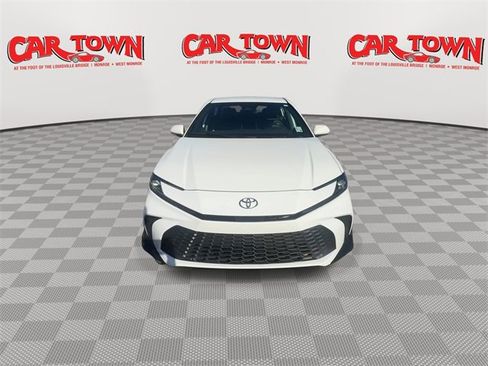 Used 2025 Toyota Camry Hybrid image 3