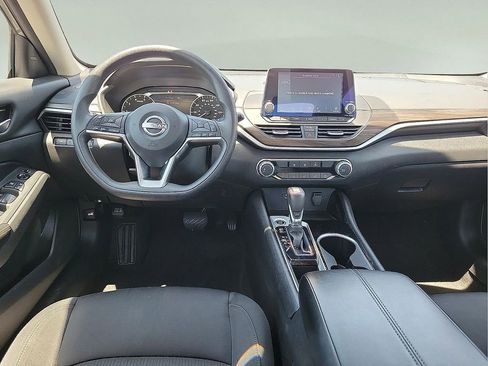 Used 2024 Nissan Altima 2.5 SV FWD image 10