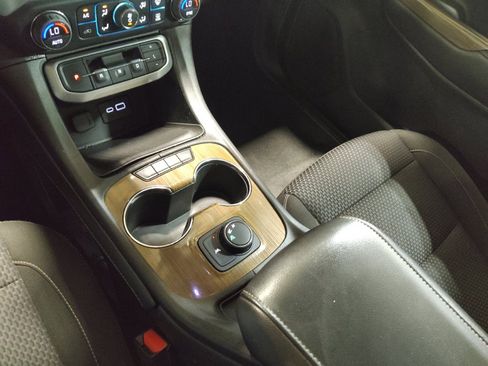 Used 2022 GMC Acadia SLE FWD image 26